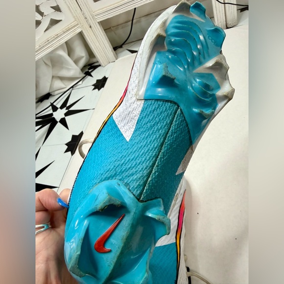 Nike Vapor Edge Elite 360 2 Low Football Cleats - Picture 7 of 8